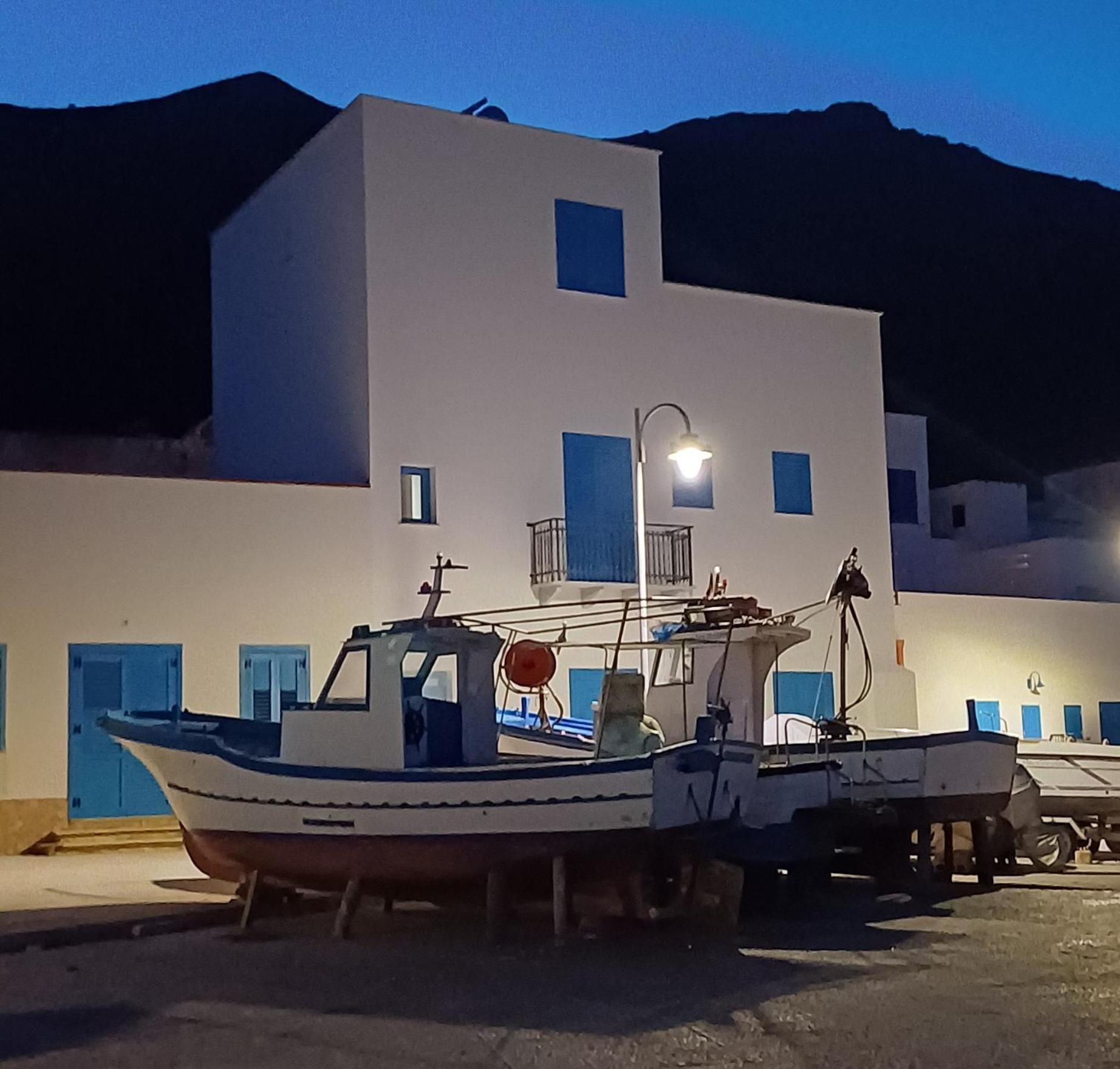The Twins Rooms In Marettimo 2 Exterior photo